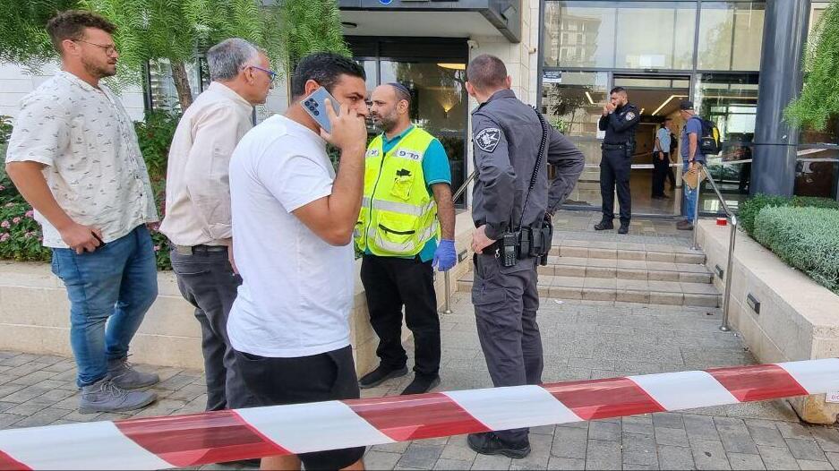 הזירה בהרצליה (צילום: אבי חי) הזירה בהרצליה
