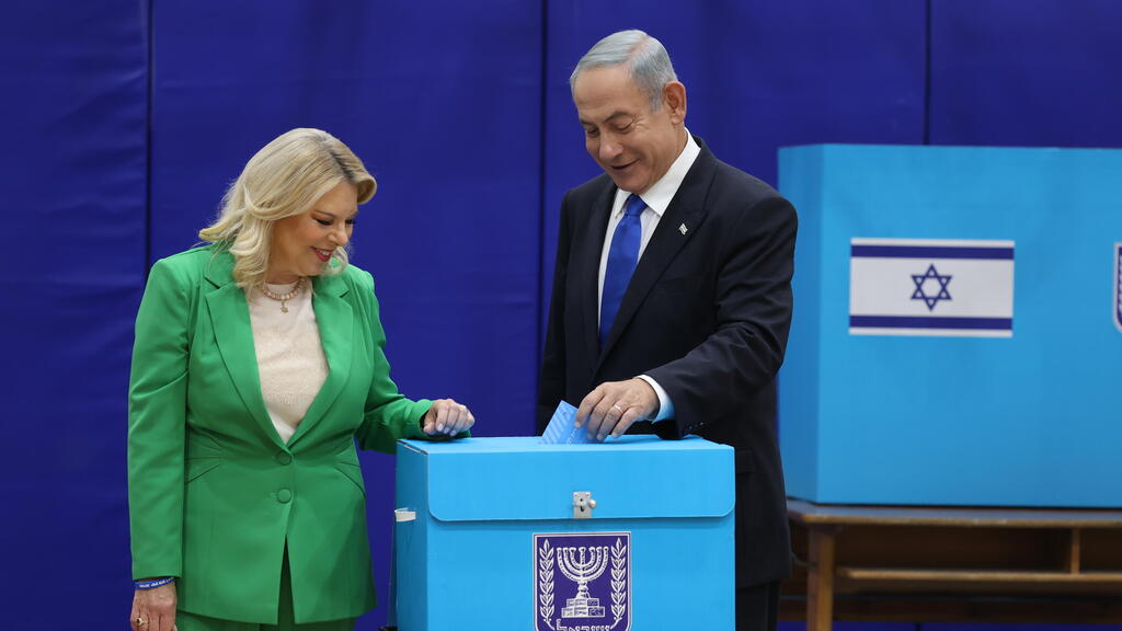 Benjamin Netanyahu and wife Sara vote in Jerusalem (Photo: Amit Shabi) בנימין נתניהו