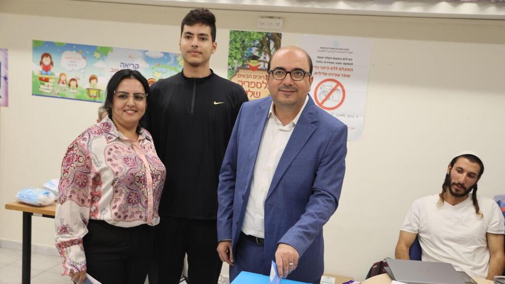 בל"ד בחוץ, וגם סאמי אבו שחאדה (צילום: מוטי קמחי ) סאמי אבו שחאדה