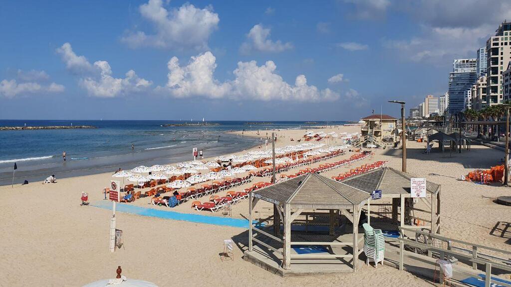 התחממות קלה תורגש, הים יהיה נוח. חוף ים בתל אביב (צילום: אסף קמר) חוף ים בתל אביב