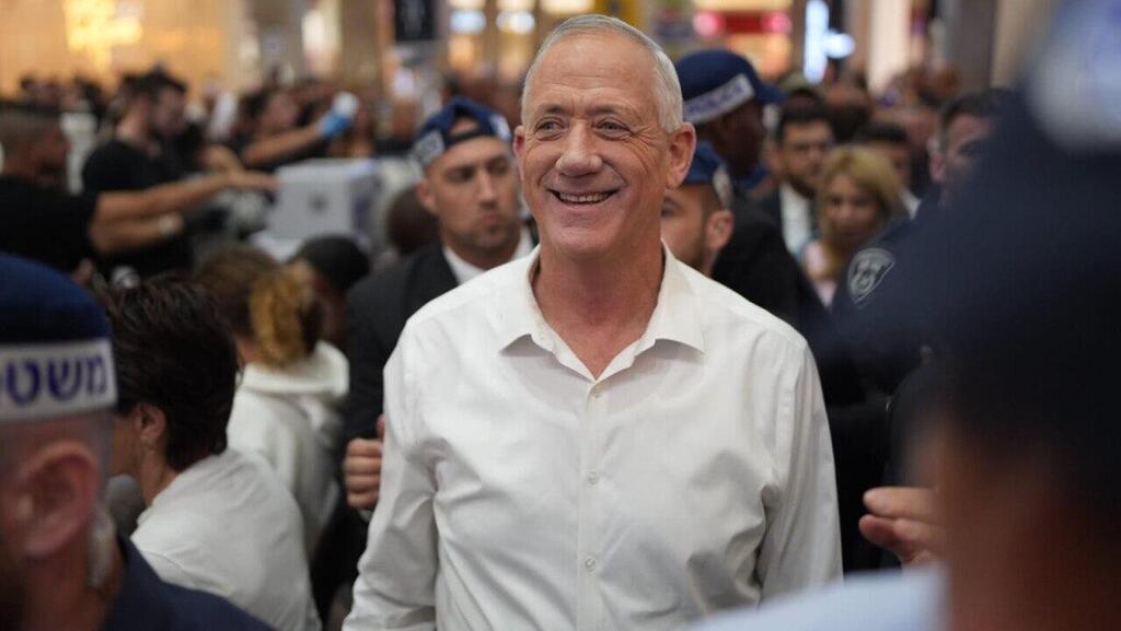 "סוף שבוע קשה עבורי". גנץ (צילום: אלעד מלכה) בני גנץ בקניון בפתח תקווה
