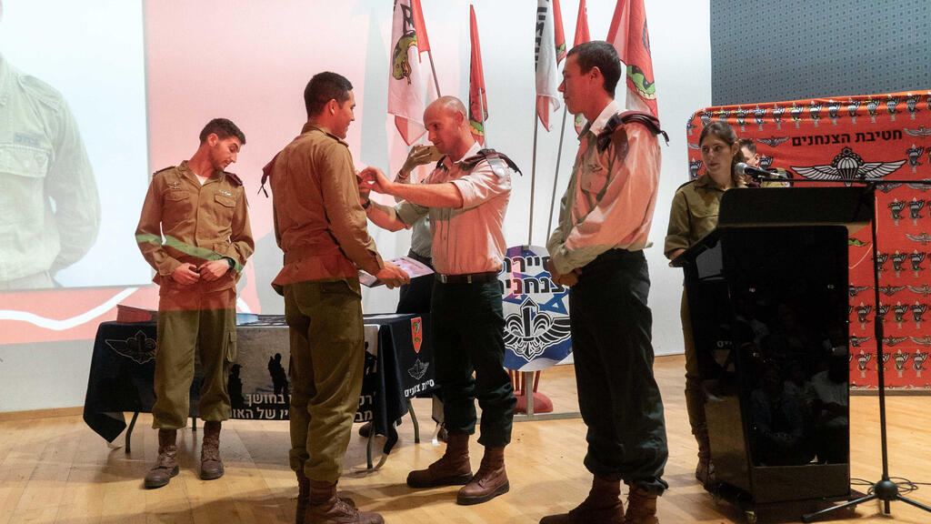 קוזולוב בטקס הסיום (צילום: דובר צה"ל) סולטן קוזלוב, חייל בודד שסבתו הוטסה לטקס פרס ההצטיינות מקזחסטן