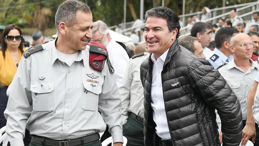 קרבות קרדיט עם מי שנחשב ליורש פוטנציאלי של נתניהו. כוכבי (משמאל) וראש המוסד לשעבר, יוסי כהן (צילום: יאיר שגיא) הרמטכ"ל אביב כוכבי (משמאל) וראש המוסד לשעבר, יוסי כהן