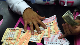 כרטיסי הגרלה לוטו של Powerball ב קליפורניה ארה"ב