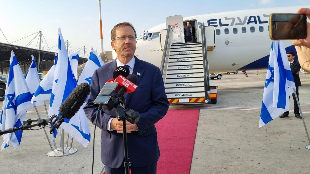 נשיא המדינה, יצחק הרצוג, לפני צאתו לוועידה (צילום: אילנה קוריאל) נשיא המדינה, יצחק הרצוג, לפני צאתו לוועידה