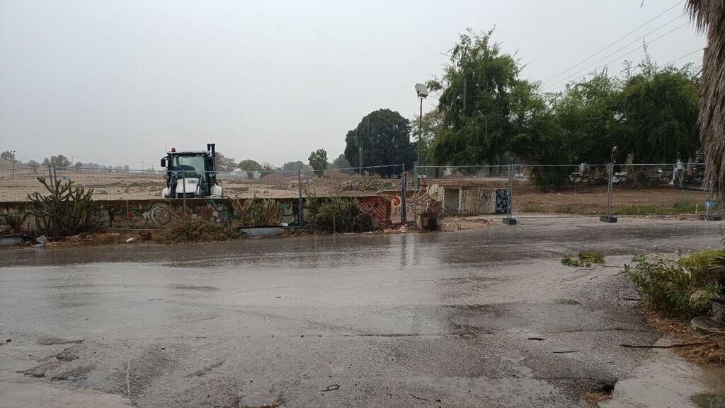 צילום: בראל אפרים גשם בקיבוץ בארי