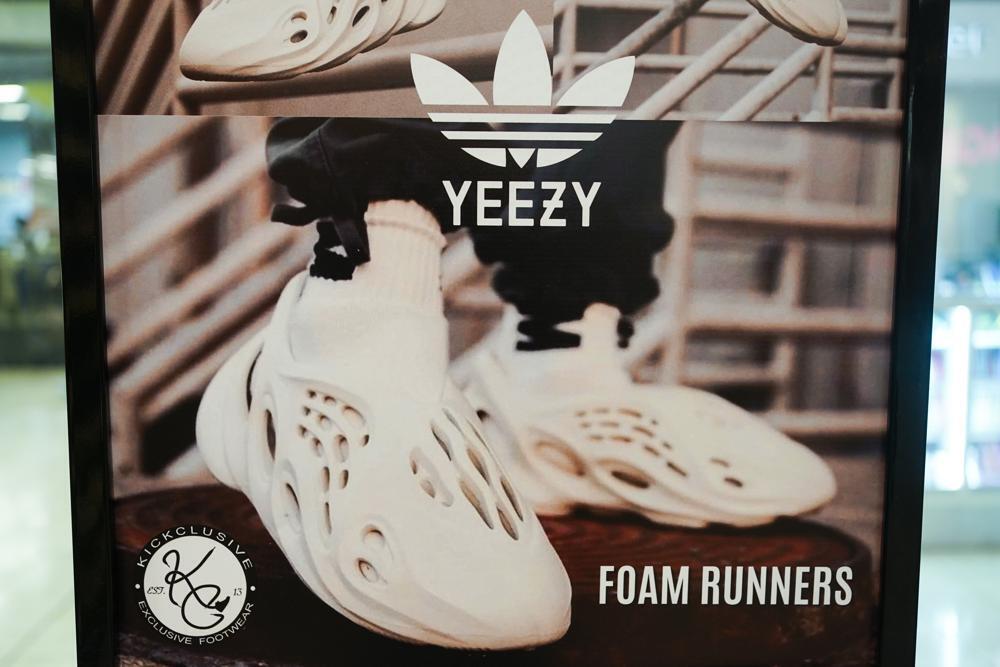 Onyx' Adidas Yeezy Boost 350 V2s Are Reportedly Releasing in 2022