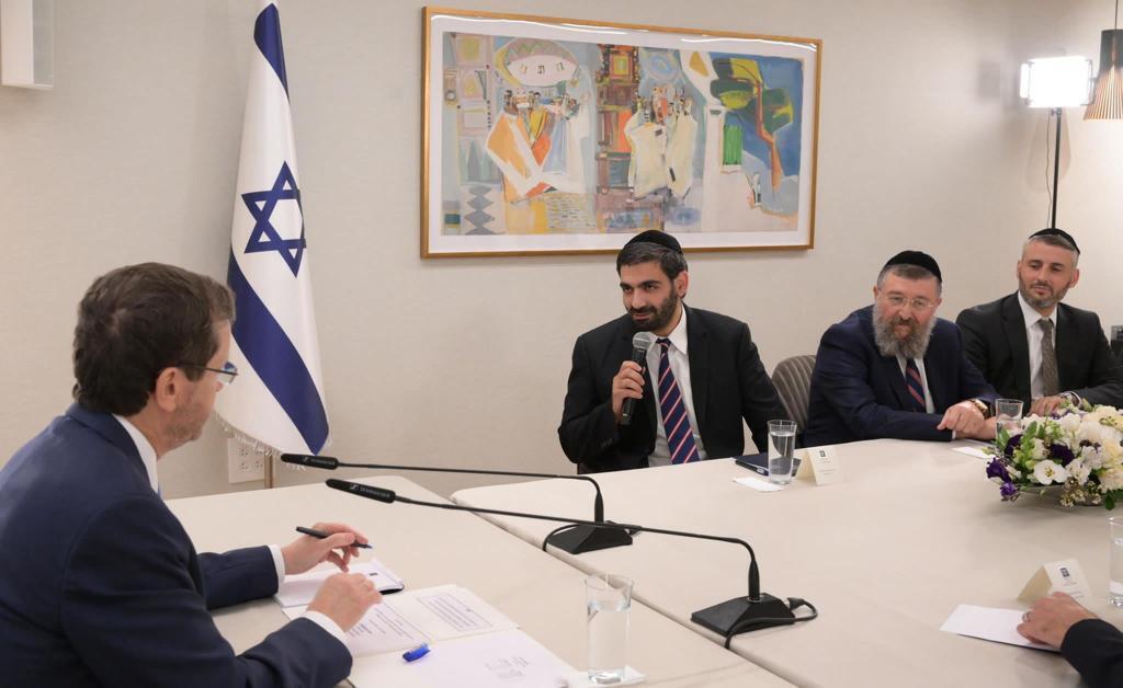 יצחק הרצוג ונציגי ש''ס