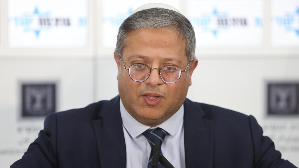 "לא צריך להצדיק כל אמירה שלו. זו ממשלת נתניהו, לא ממשלה שלו". בן גביר (צילום: אלכס קולומויסקי) איתמר בן גביר מגיע לבית הנשיא