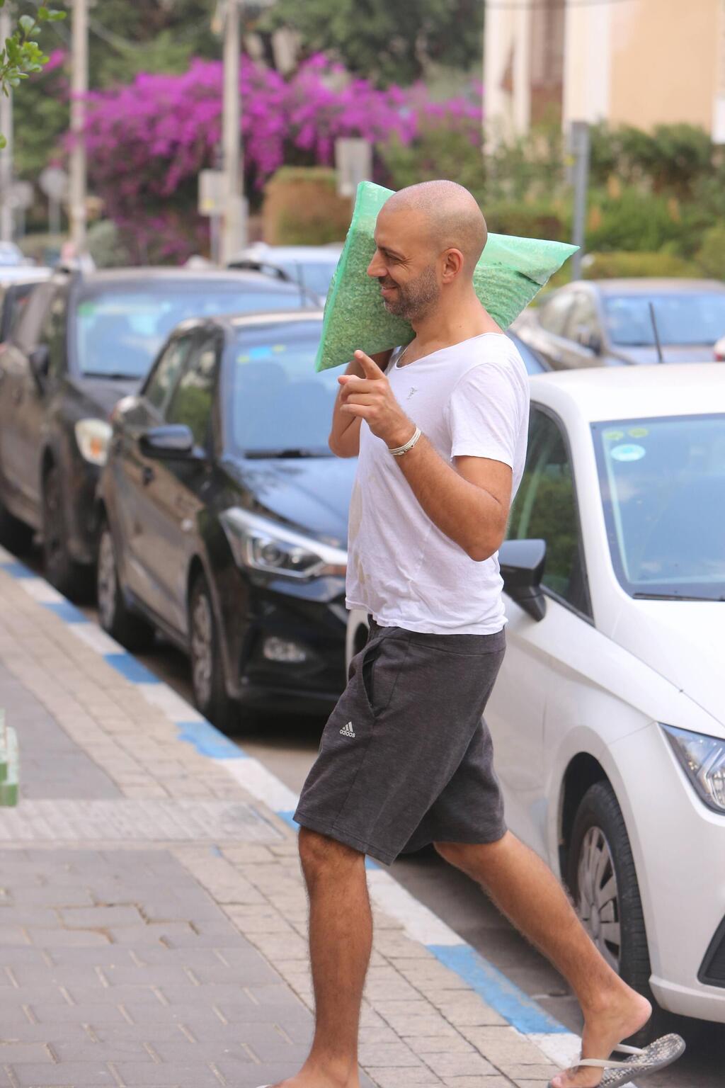 מת על כפכפים (צילום: מוטי לבטון) פפראצי עידן רייכל