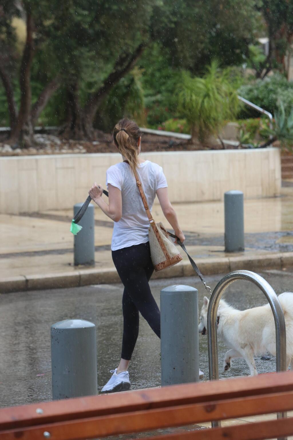 צעד לא במקום והיא טובעת (צילום: מוטי לבטון) לירון ויצמן