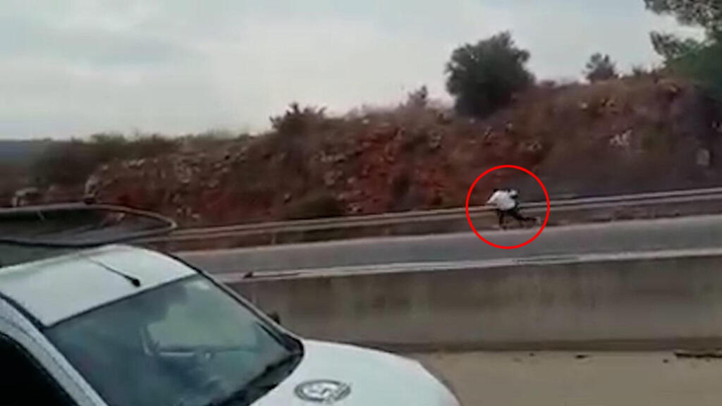 רגע נטרול המחבל שביצע את הפיגוע בתחנת הדלק באריאל