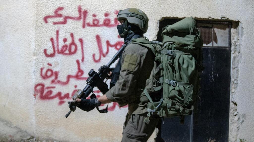 Troops on West Bank mapping home of terrorist ahead of demolition (Photo: IDF Spokesperson's Unit) תיעוד כוחות הביטחון במיפוי ביתו של המחבל מהפיגוע באריאל