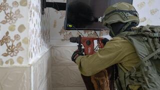 תיעוד כוחות הביטחון במיפוי ביתו של המחבל מהפיגוע באריאל