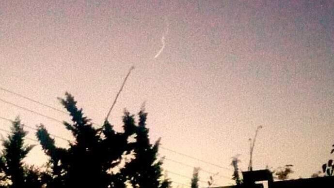 לאחר התקיפה בסוריה: חיזבאללה משנע טילים לשטח לבנון. תיעוד מהתקיפה שהופץ ברשתות (מתוך טוויטר) תיעוד לכאורה של רגעי התקיפה בסוריה