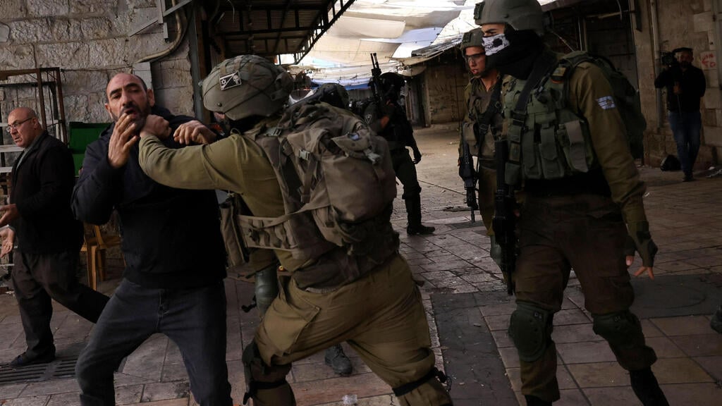 Riots in Hebron on Saturday (Photo: AFP) עימותים ב חברון במהלך שבת חיי שרה
