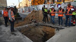 בולען בפינת הרח' אבן גבירול-צייטלין תל אביב רכבת קלה כיכר רבין