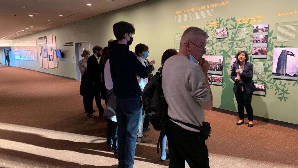 השבוע באו"ם. המדריכה: "יהיה מוזר לחלוף על הקיר בלי להתייחס" (צילום: דניאל אדלסון ) תערוכה פרו פלסטינית בבניין האו"ם