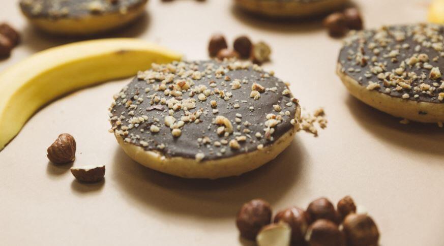 The banana walnut flavored black and white cookie.