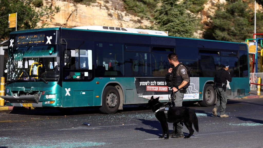 Scene of explosion at Ramot Junction (Photo: Reuters) זירת האירוע בשכונת רמות