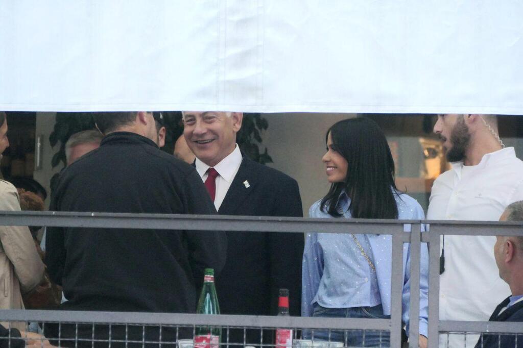 מתרגשת מהמעמד (צילום: אמיר מאירי) פפראצי מיכל הקטנה בנימין נתניהו ביבי