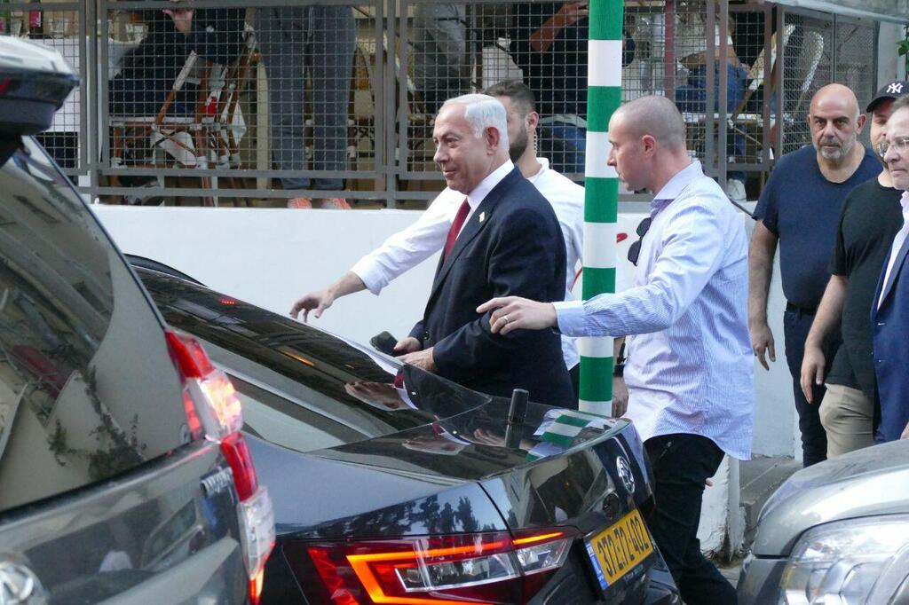 כולם עליו (צילום: אמיר מאירי) פפראצי מיכל הקטנה בנימין נתניהו ביבי