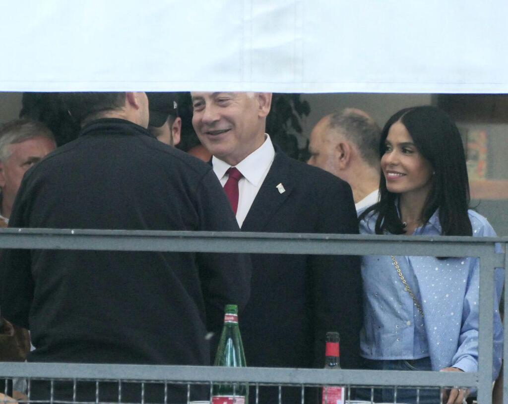מינימום שרה נתניהו. מיכל הקטנה ובנימין נתניהו (צילום: אמיר מאירי) פפראצי מיכל הקטנה בנימין נתניהו ביבי
