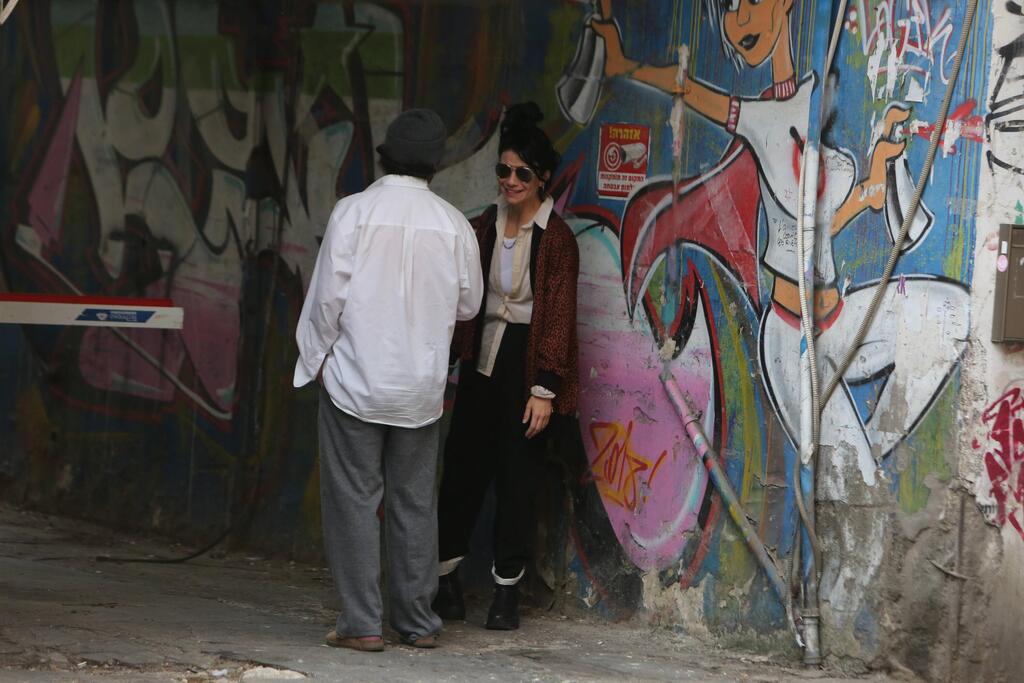 מתאים לה הרקע. נינט טייב (צילום: מוטי לבטון) פפראצי