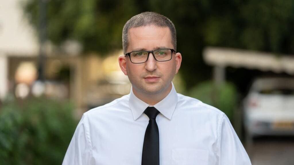 עו"ד אלעד רט, סנגורו של סנדלר (צילום: אופיר הראל) אלעד רט