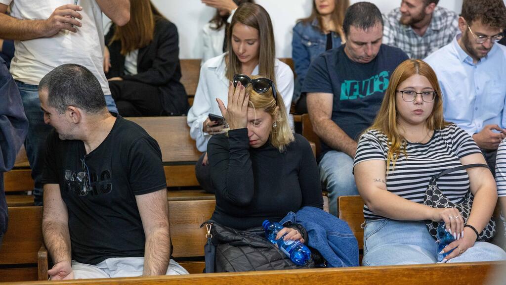 משפחתו של יורי וולקוב ז"ל. נדקר במעבר חצייה (צילום: טל שחר) לנה ודריה וולקוב, אלמנתו ובתו של יורי ז''ל מגיעות להארכת מעצרו של עדי מזרחי החשוד ברצח