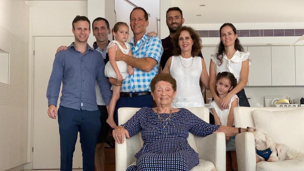 Aliza Goldman and her family עליזה גולדמן ומשפחתה