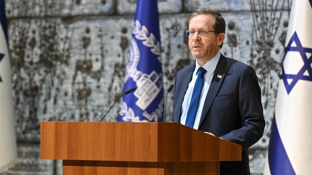 הבטיח לבדוק מה מעכב את הכרעת פרקליט המדינה בתיק. הרצוג (צילום: קובי גדעון/לע"מ) נשיא המדינה אירח את חוג התנ״ך של מיזם 929 בסימן מסירות הנפש והקרבה להצלת חיי אדם