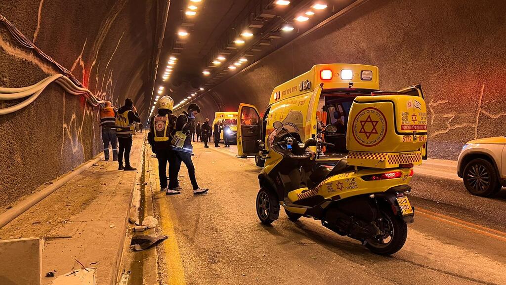 זירת התאונה סמוך להר גילה (צילום: תיעוד מבצעי מד"א) זירת התאונה סמוך להר גילה