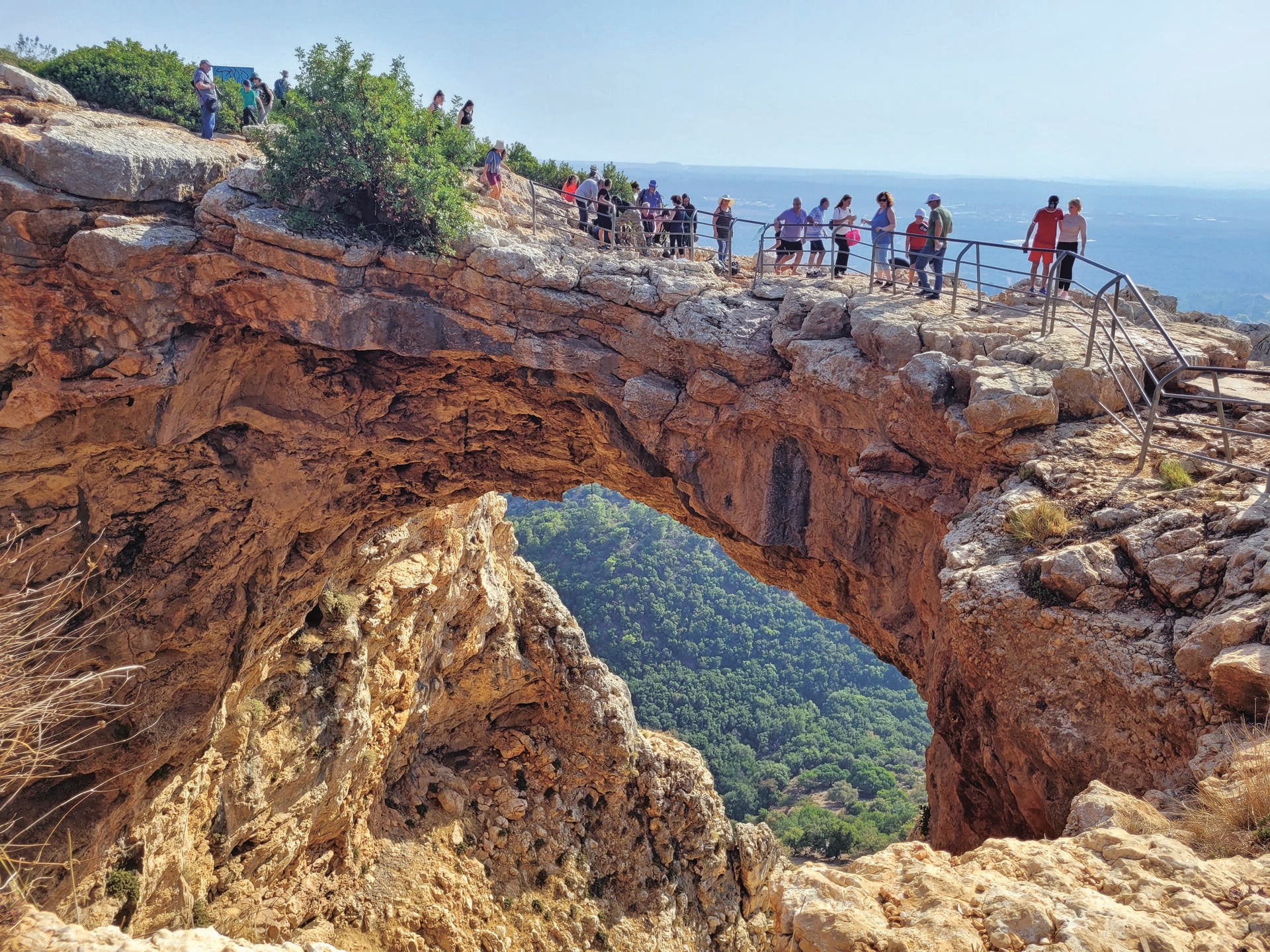 מערת קשת. נוף מהמם (צילום: צביקה בורג) מערת קשת