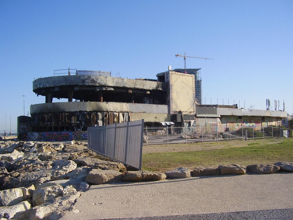 מתחם הדולפינריום הנטוש ב-2012