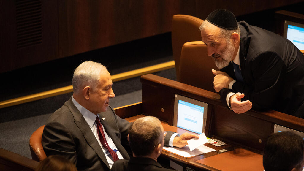 Benjamin Netanyahu and Aryeh Deri (Photo: Yoav Dudkevitch) הצבעה על יו''ר הכנסת במליאה