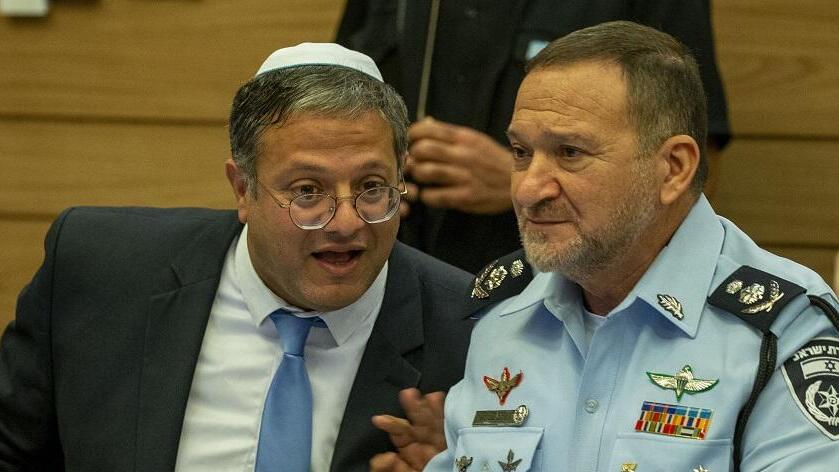 ינסו "למצוא דרכים חוקיות" למניעת חגיגות מחבלים משוחררים. שבתאי ובן גביר (צילום: עמית שאבי) איתמר בן גביר בעימות מול קובי שבתאי בכנסת