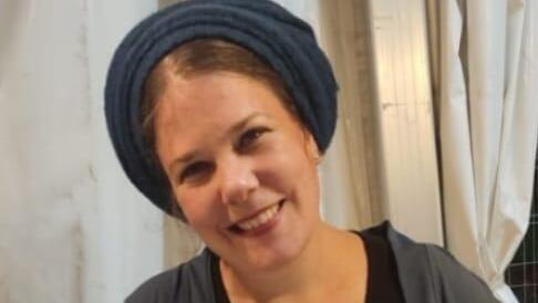 המשוררת בכל סרלואי, זוכת פרס יהודה עמיחי לשירה לשנת 2022