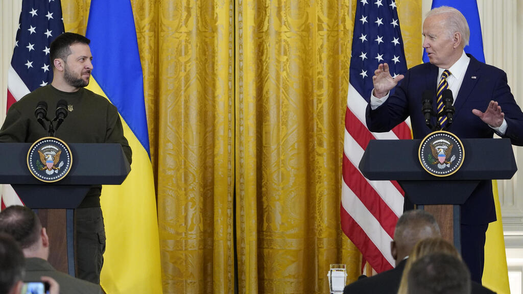 נשיא ארה"ב ג'ו ביידן ונשיא אוקראינה וולודימיר זלנסקי במסיבת העיתונאים בבית הלבן