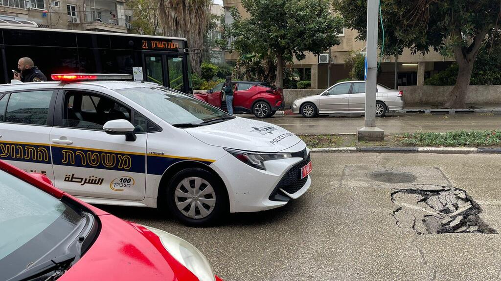 הבור ברחוב פנקס כביש משובש בתל אביב