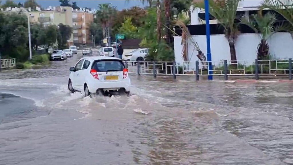 צילום: גלעד מורג הצפות מהגשמים ביבנה