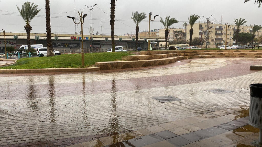 גשם בדימונה (צילום: אביה חדד) גשם בדימונה