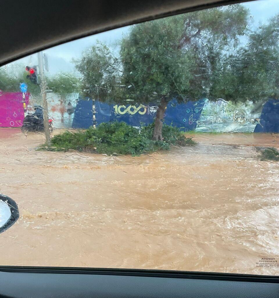 הצפות גם בראשון לציון (צילום: שירה רוזנבלום ) גשם בראשון לציון