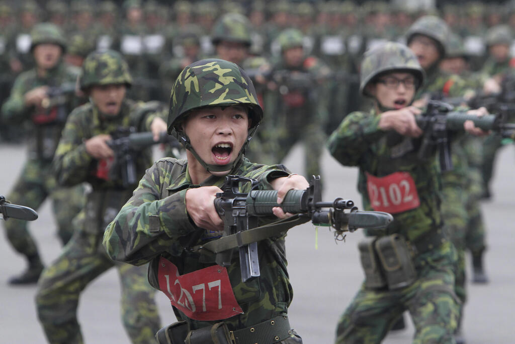 Taiwan new recruits in military training 