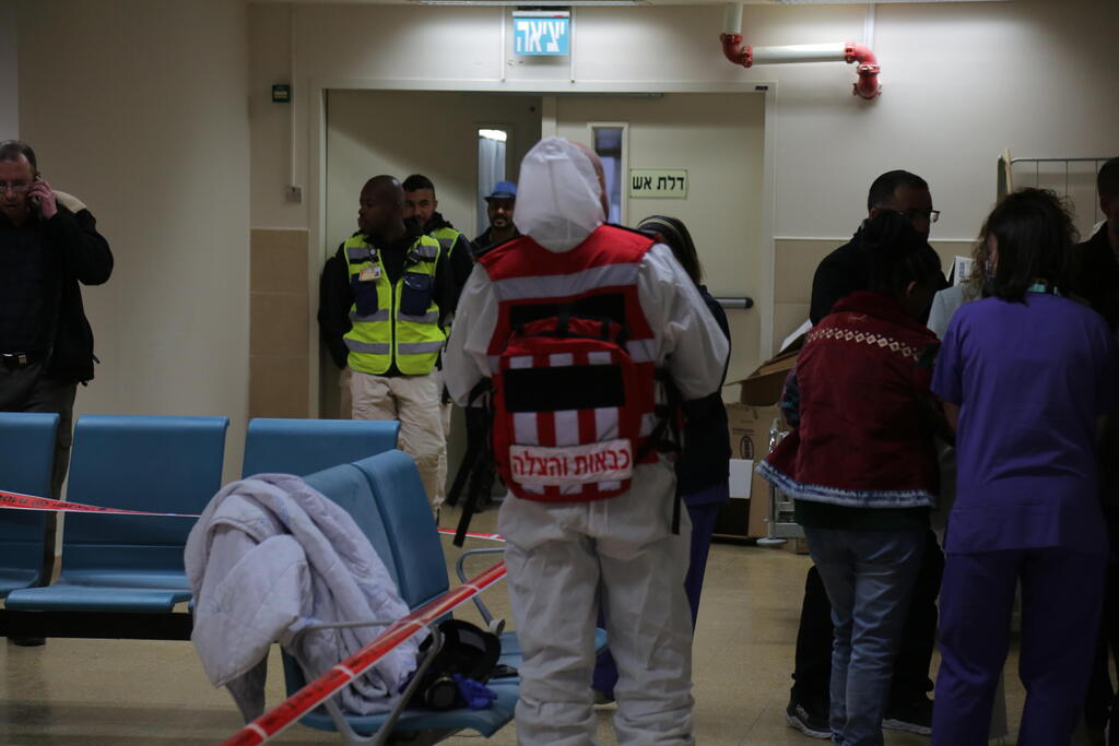 צוות החקירה של כבאות והצלה לישראל מחוז דרום פועל בחקירת האירוע בזירה