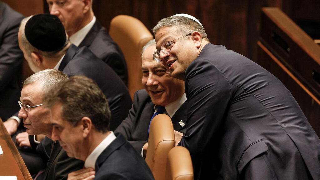 Itamar Ben-Gvir and Benjamin Netanyahu (Photo: Reuters) השבעת הממשלה ה-37 במליאת הכנסת