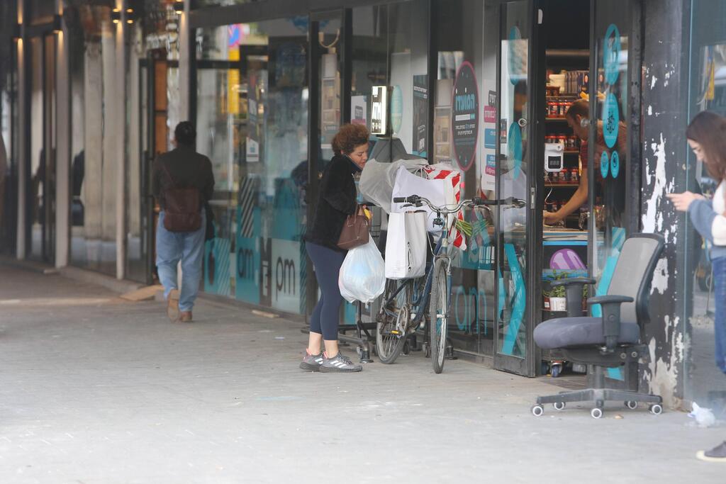 מה טלפון עכשיו? (צילום: מוטי לבטון) פפראצי