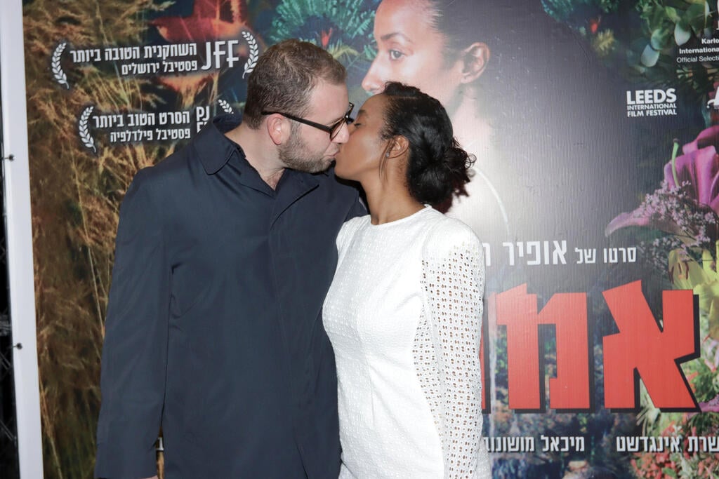 נשיקה למזל. אינגדשט ובעלה (צילום: ענת מוסברג) פרימיירה סרט אמריקה