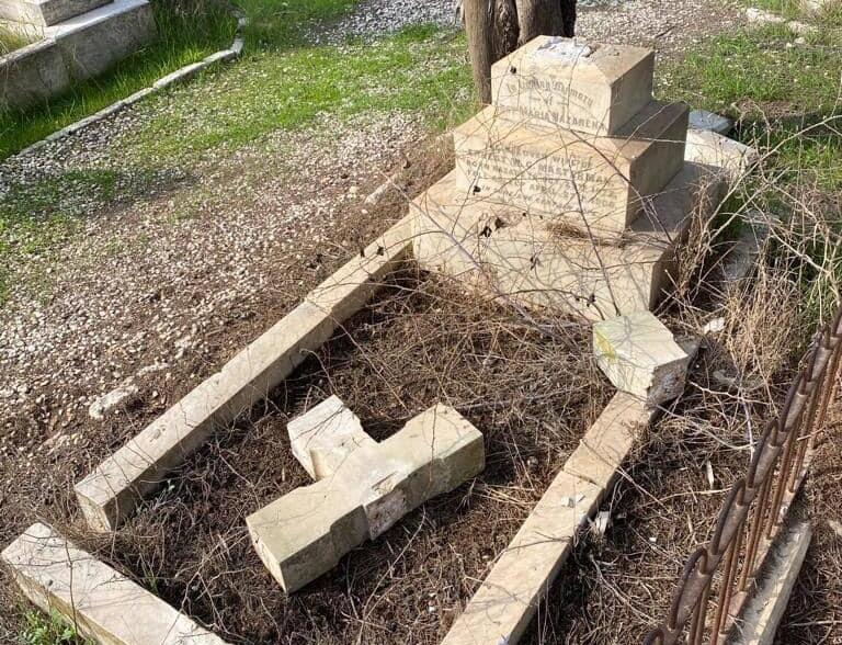 קברים שהשחטו בבית עלמין נוצרי בהר ציון