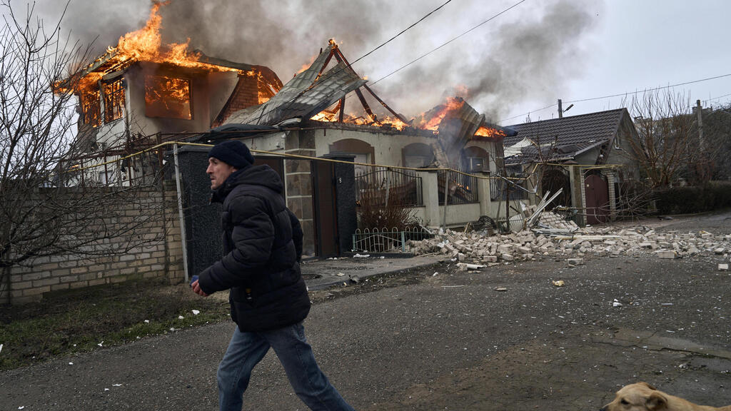 אוקראינה בית בוער ב חרסון 6 ב ינואר הפצצה רוסית